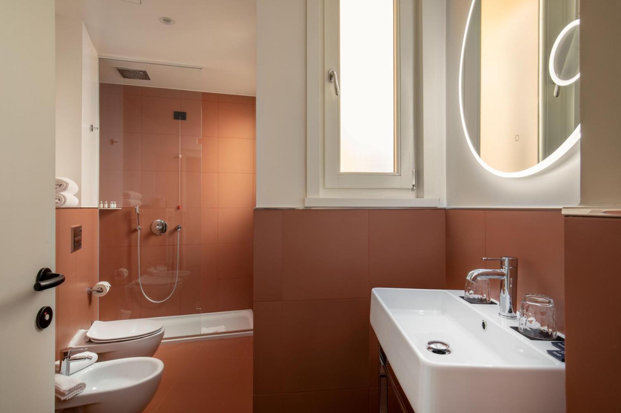 9hotel Cesari Hotel 4*
