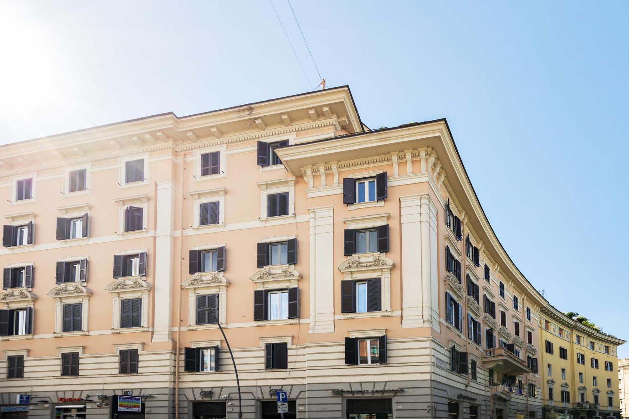 Live - Chez Le Roi Luxury Apartment Rome