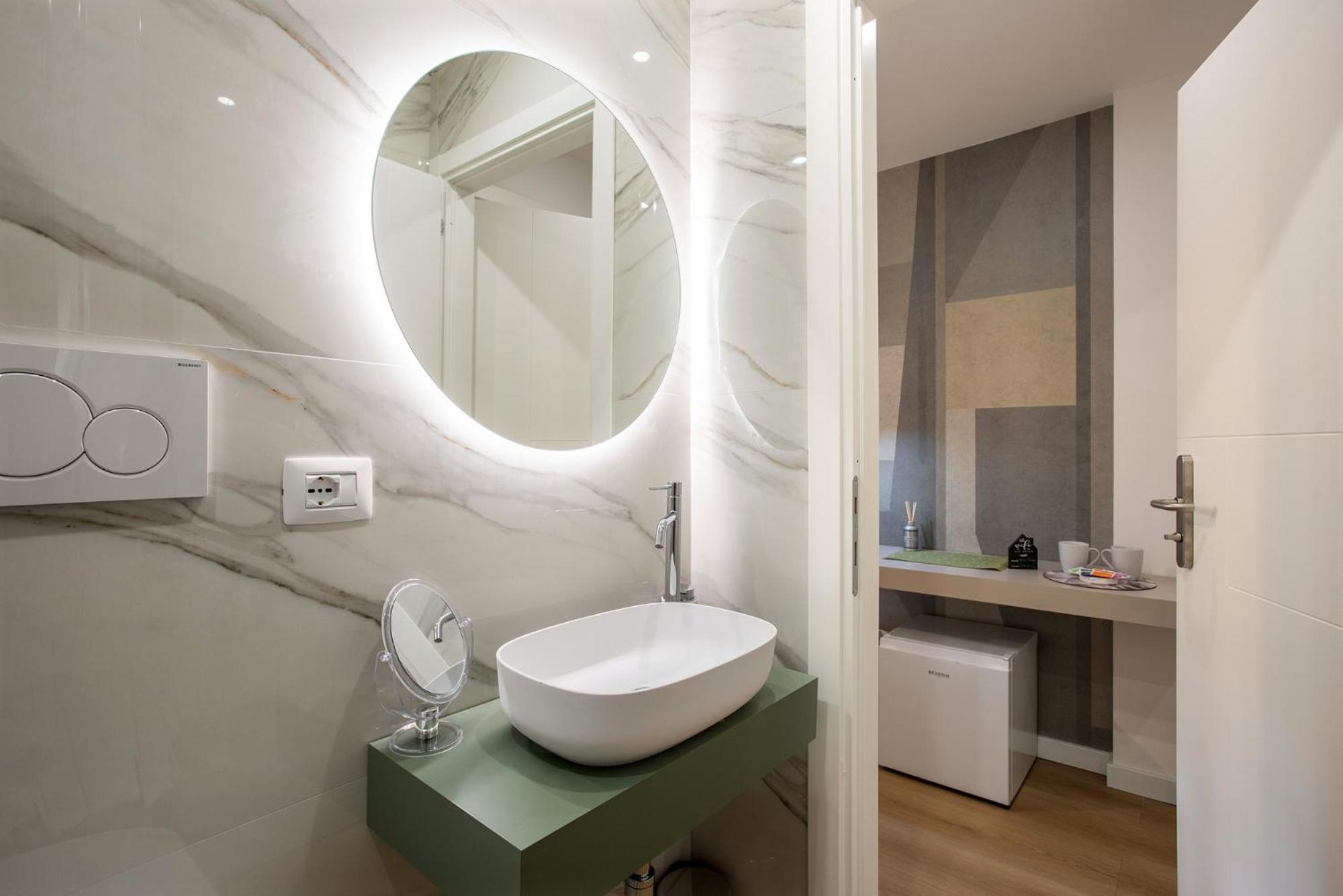 Venus Allbnb Guest house *