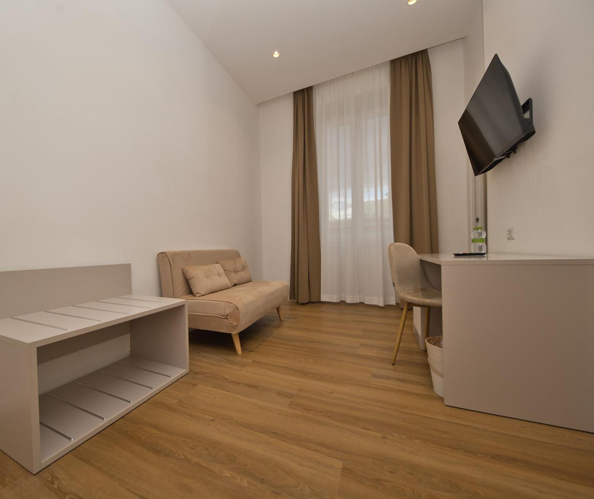 Hotel Lh Andreotti
