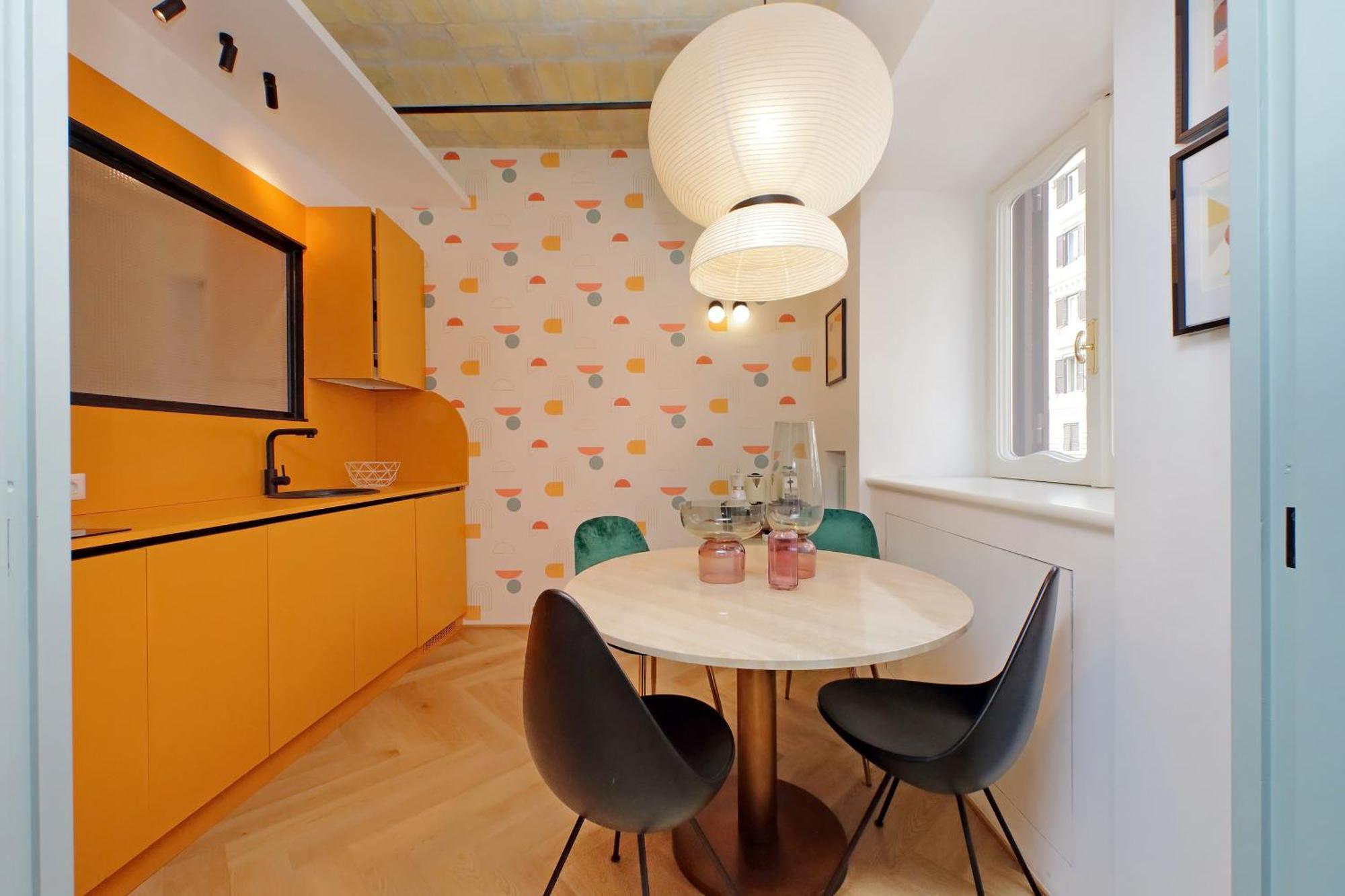 Ych-colorful And Classy Near Fori Imperiali * Roma