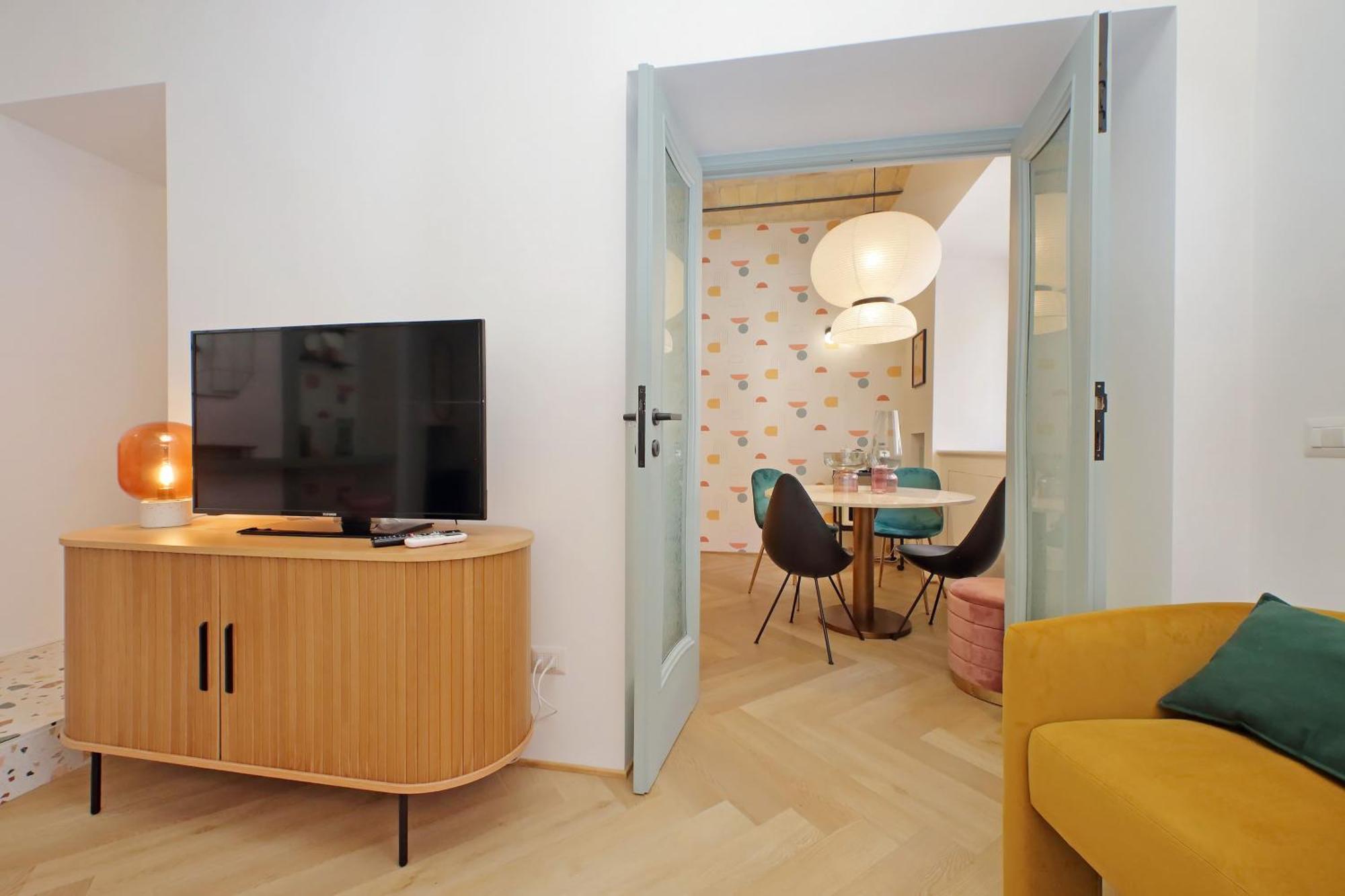 Ych-colorful And Classy Near Fori Imperiali * Roma