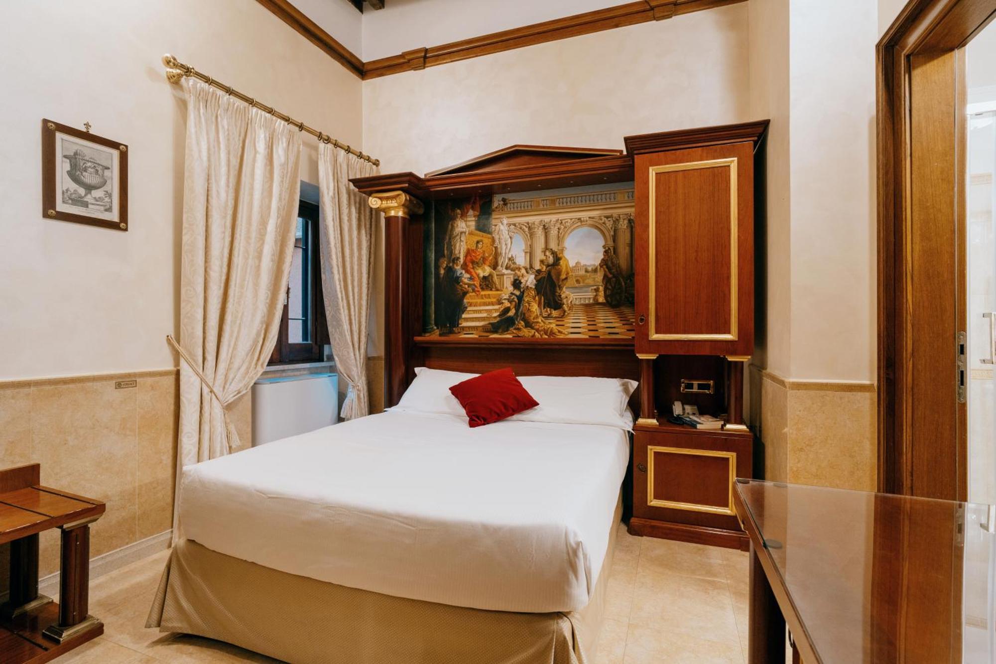 Pantheon Hotel 4*