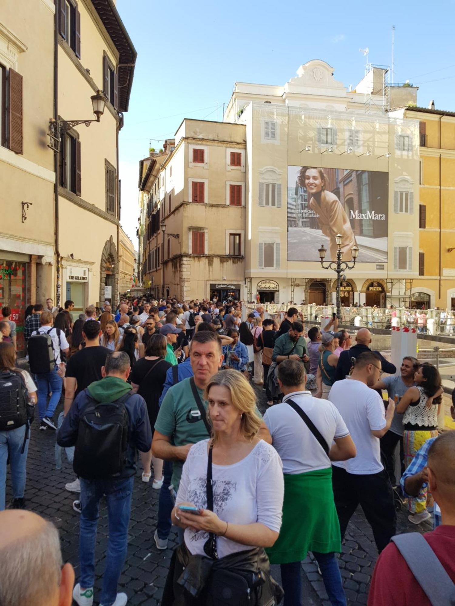 Un Relax A Fontana Di Trevi *