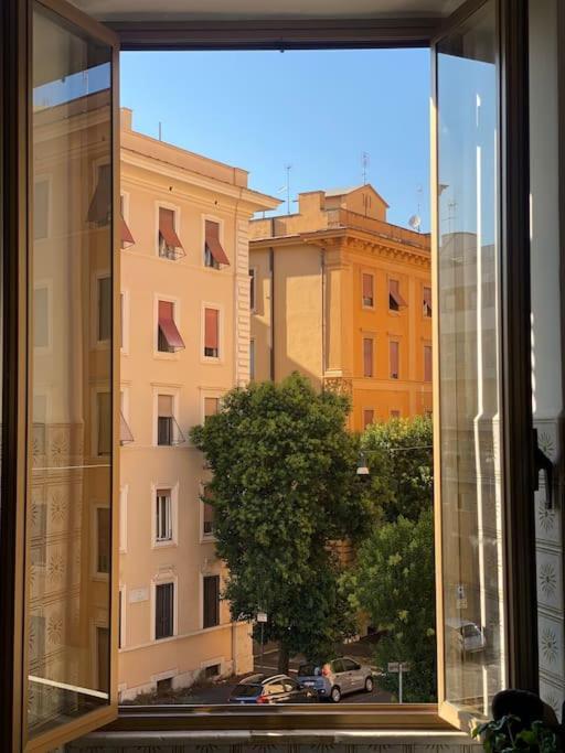 Cosy And Stylish In A Lively Area Of Roma