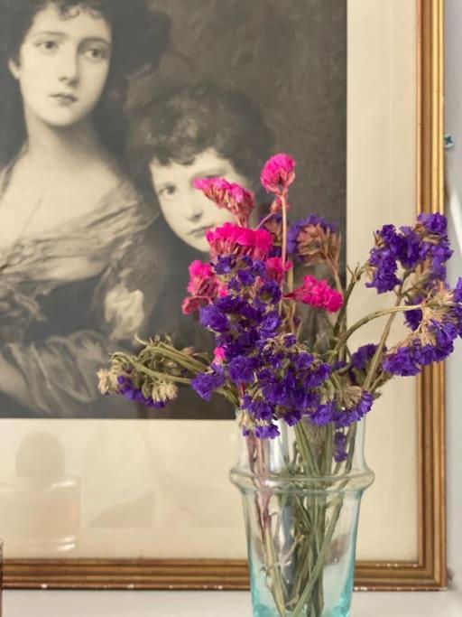 Cosy And Stylish In A Lively Area Of Leilighet