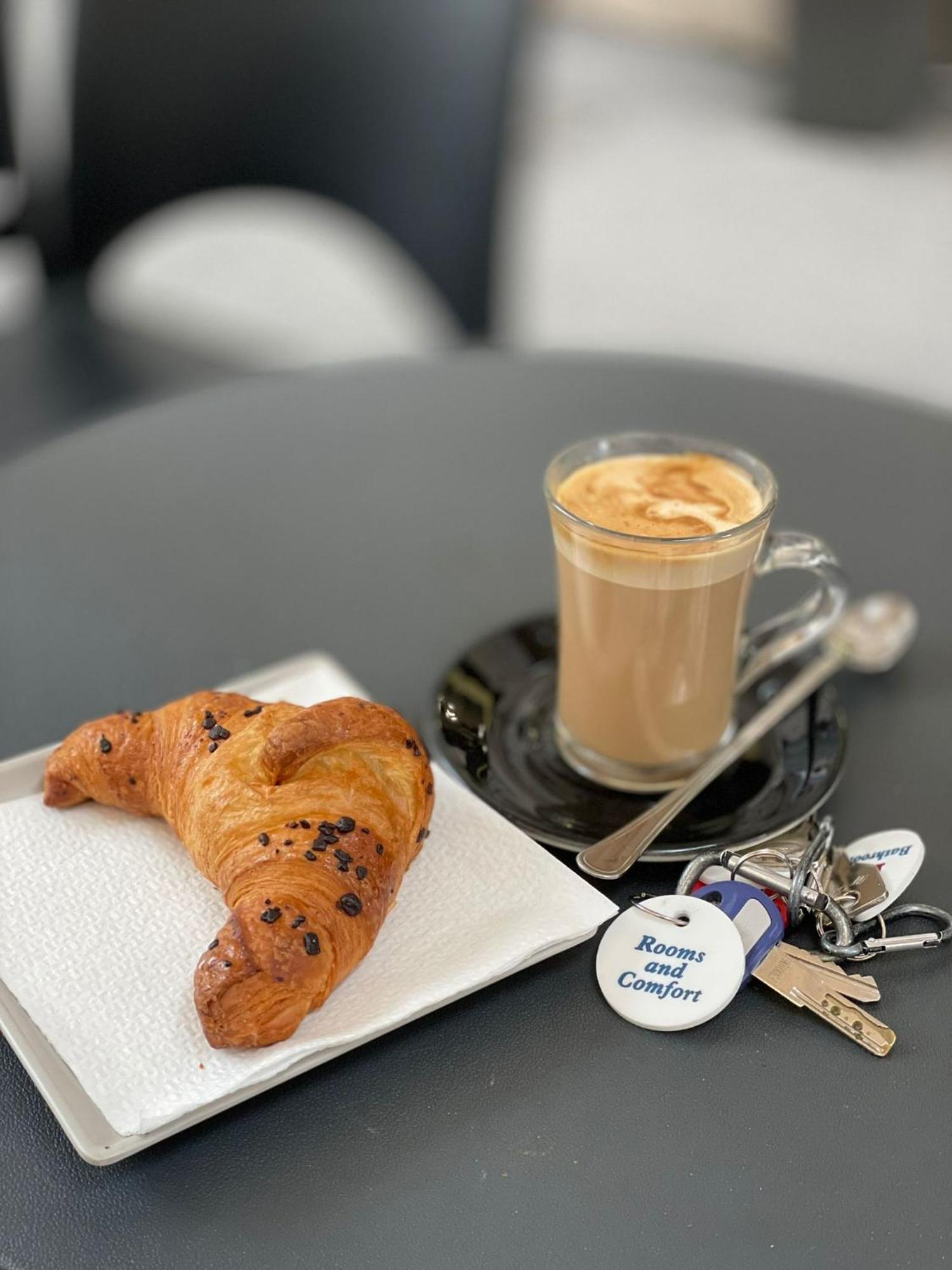 Acomodação com café da manhã  And Comfort *