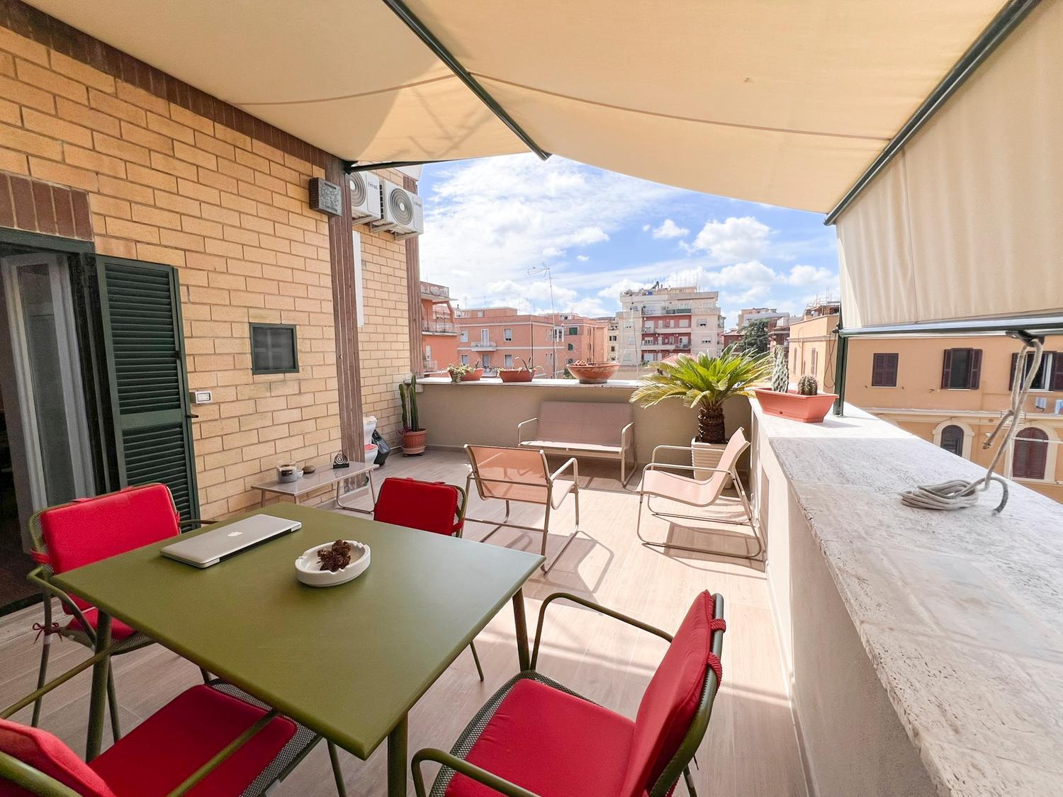 Appartamento Attico Urbano Terrazza Su Metro A Cornelia