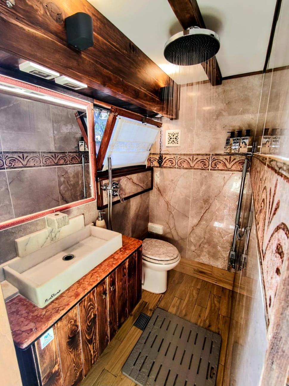 Domus Corneliae - Romantico Attico & Jacuzzi - Metro A Cornelia * Rome
