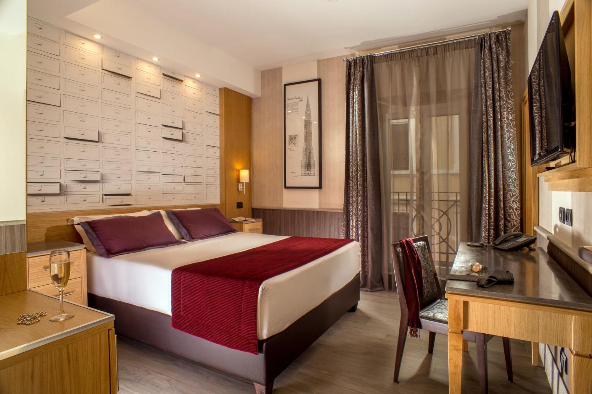 Royal Court Hotell 4*