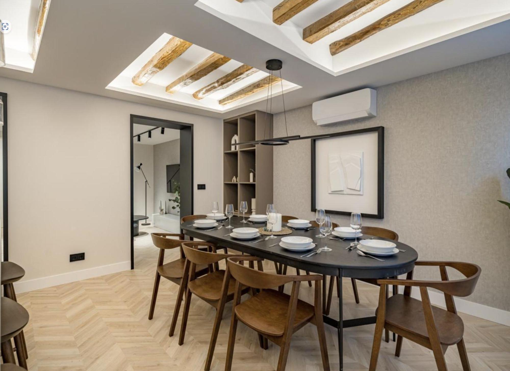 Cosy And Stylish In A Lively Area Of Leilighet