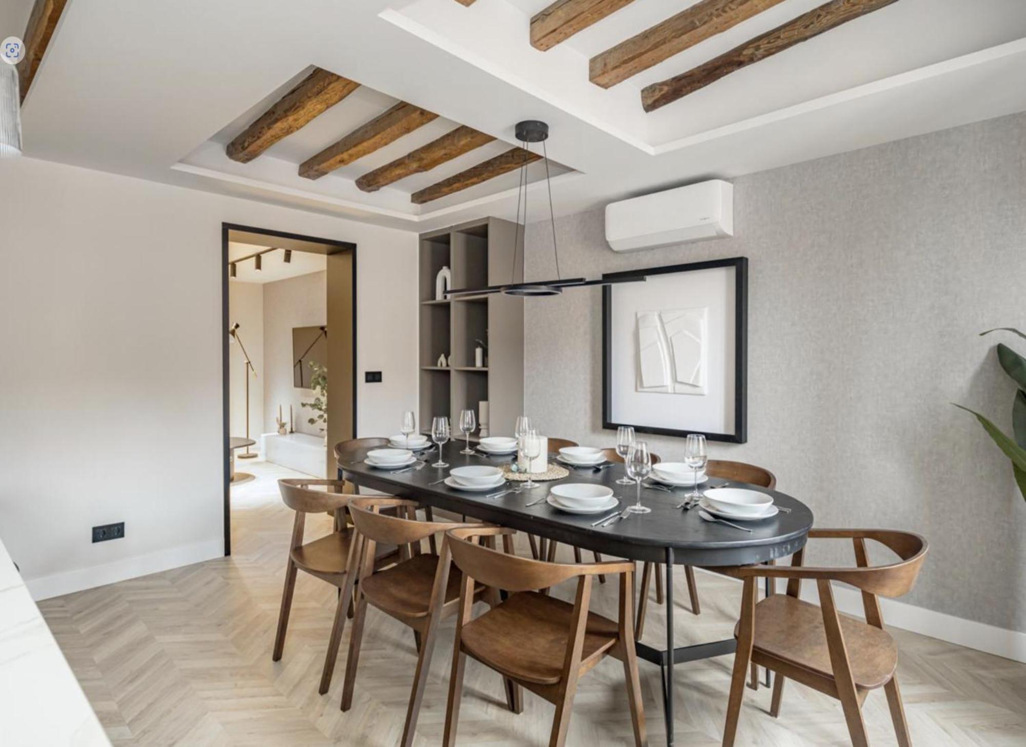 Cosy And Stylish In A Lively Area Of Roma
