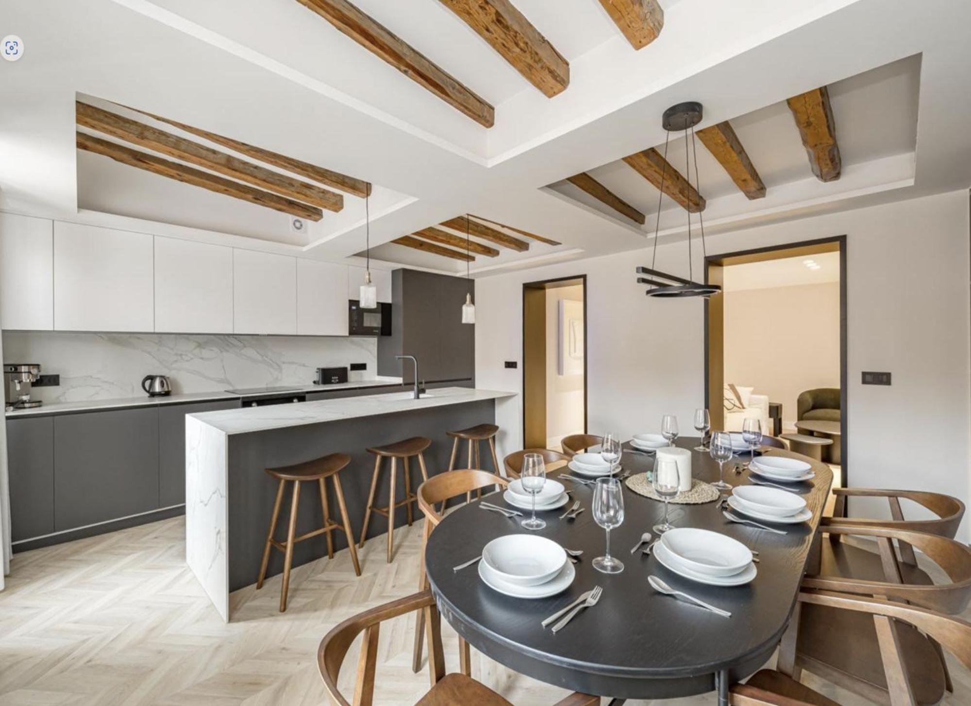 Cosy And Stylish In A Lively Area Of Roma