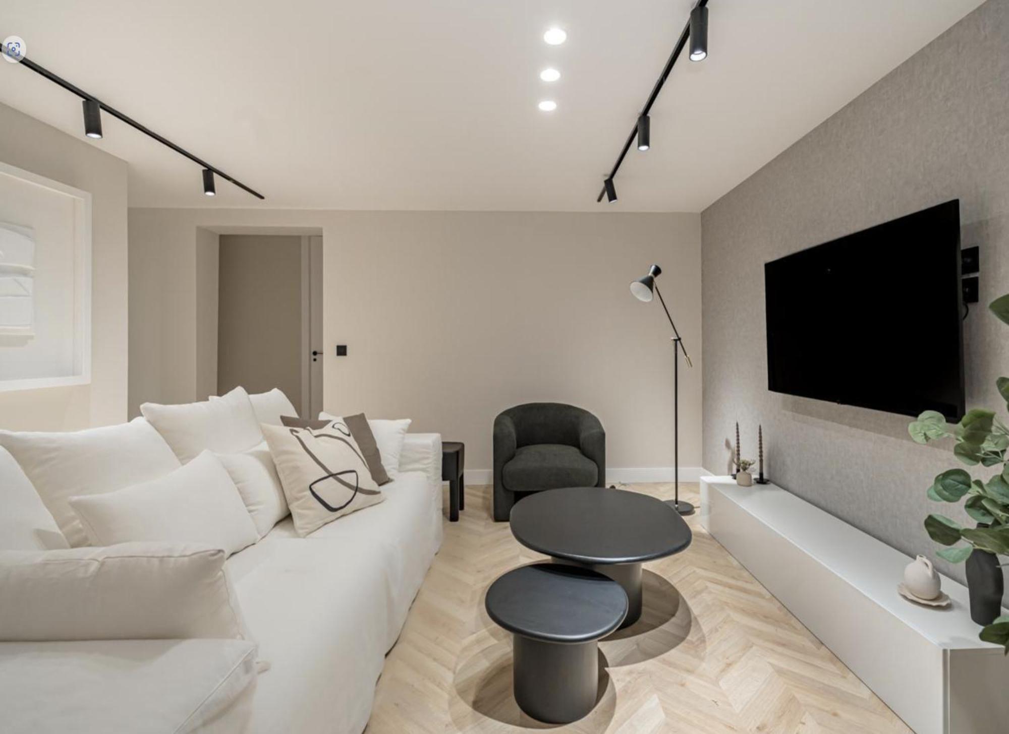 Cosy And Stylish In A Lively Area Of