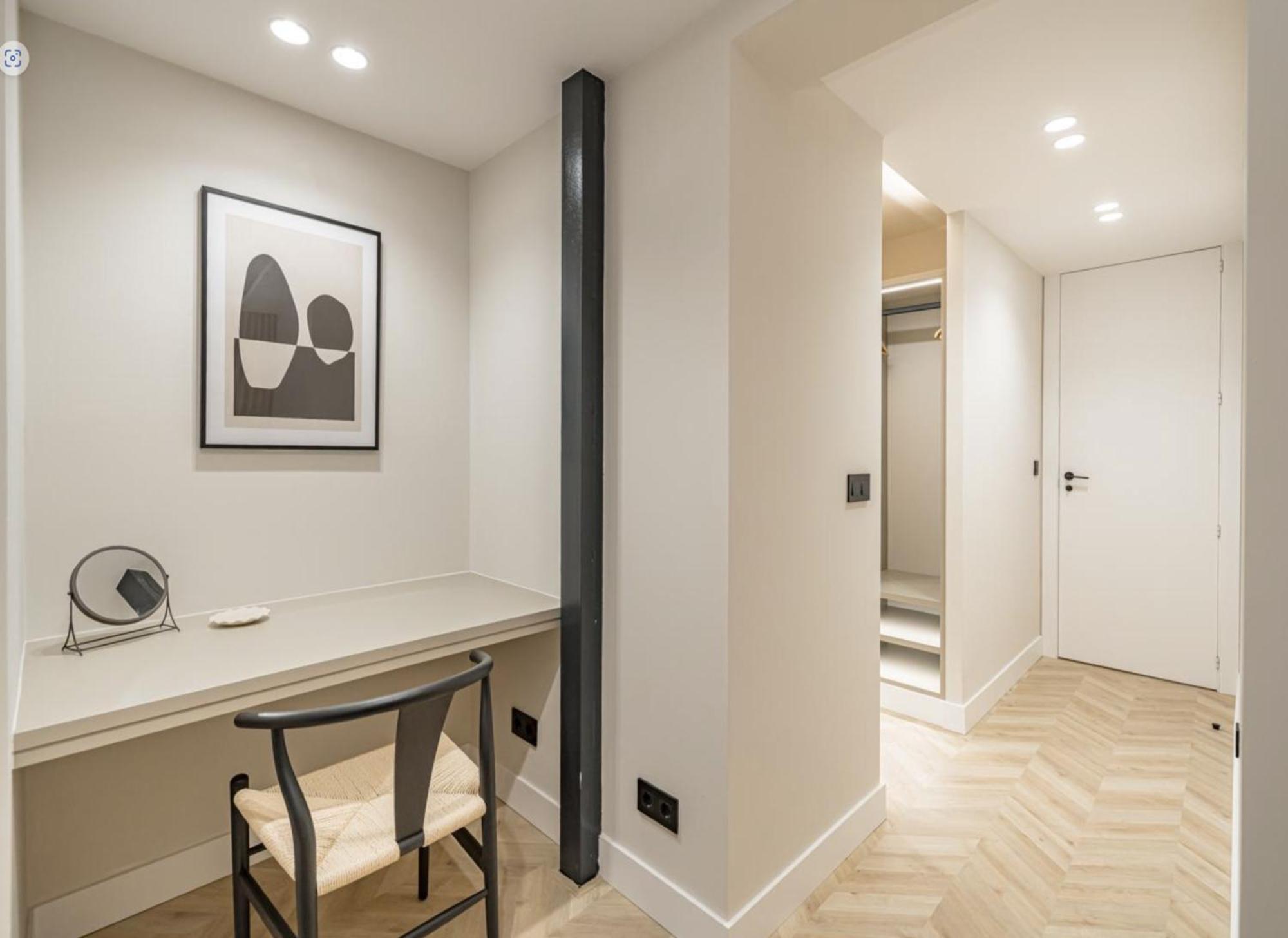 Cosy And Stylish In A Lively Area Of Leilighet