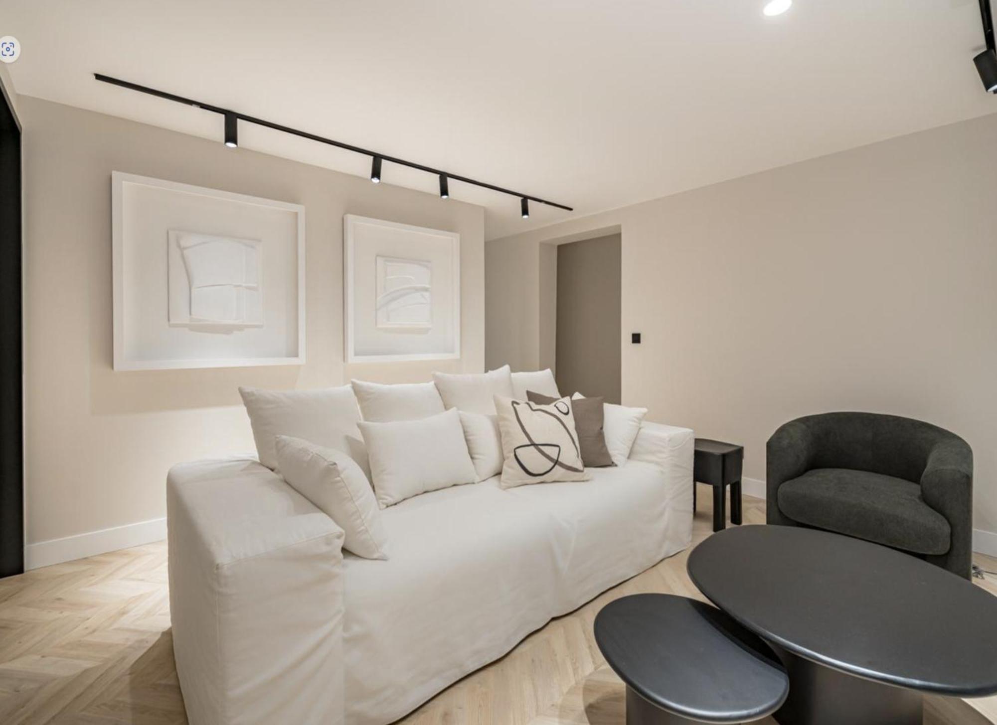 Cosy And Stylish In A Lively Area Of Leilighet