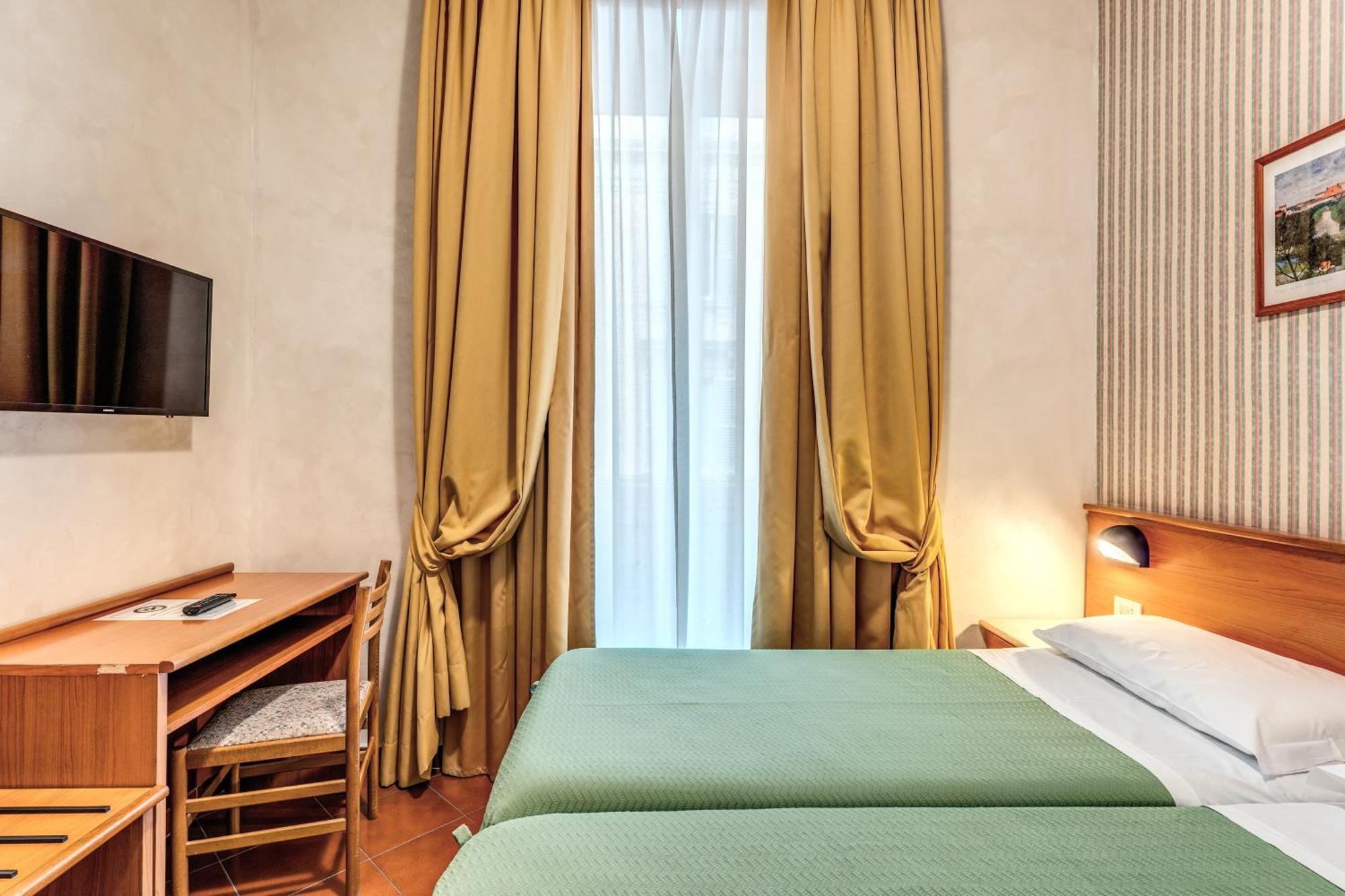 Hotel Corona 3* Rome