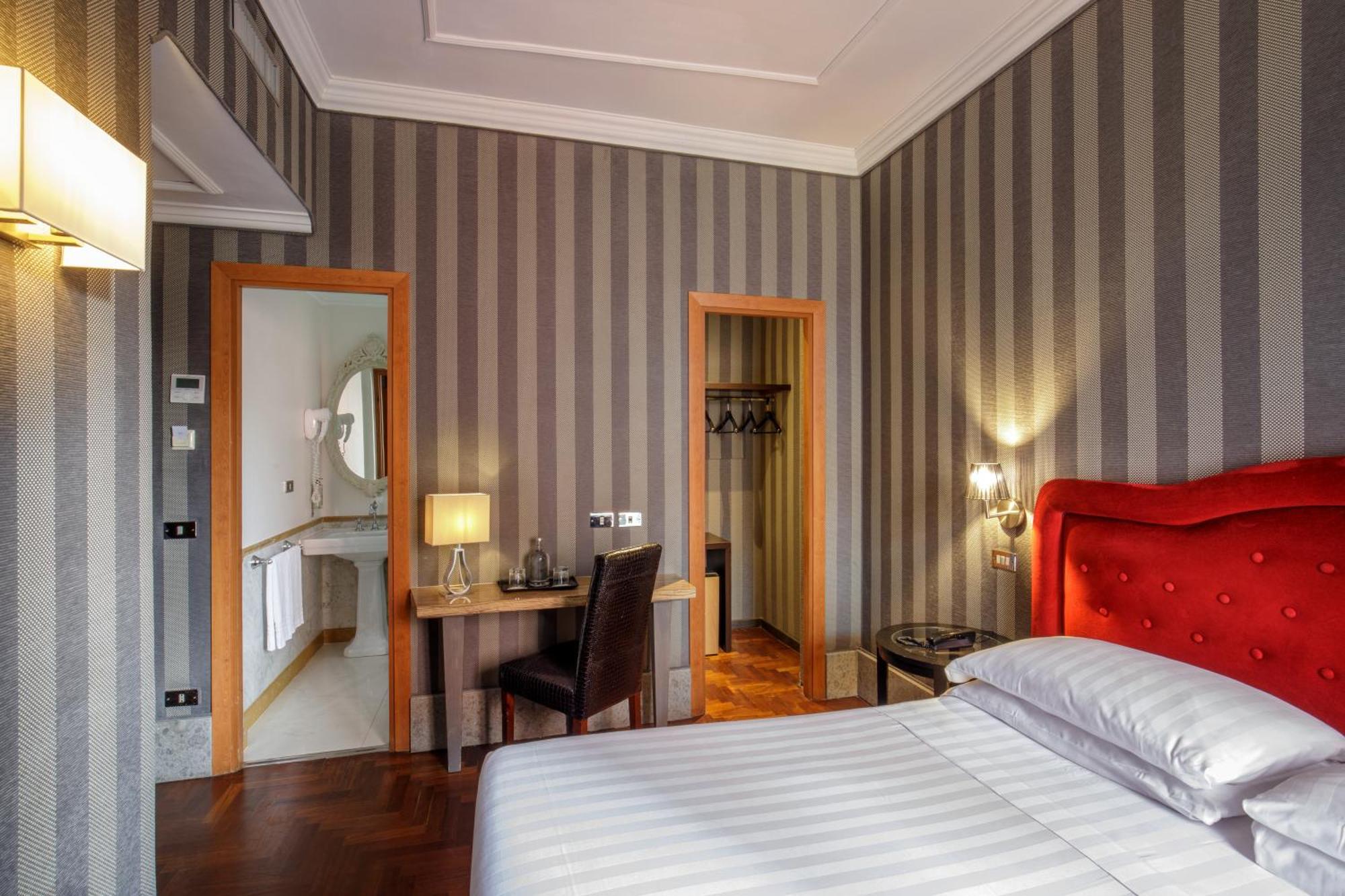 Royal Court Hotell 4*