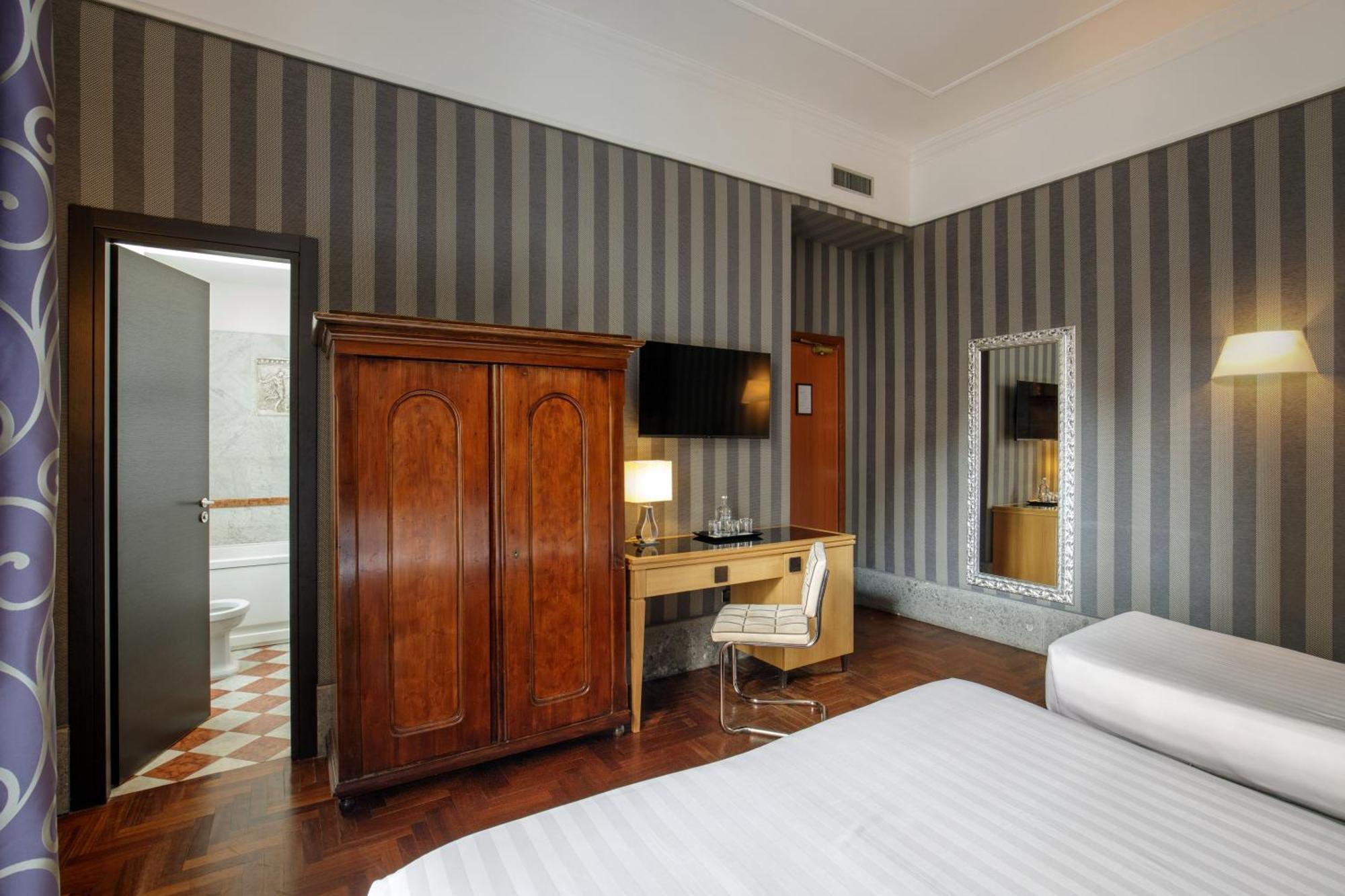 Hotell Royal Court 4*
