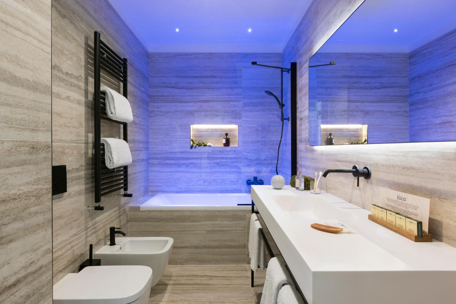Adoro Hotel