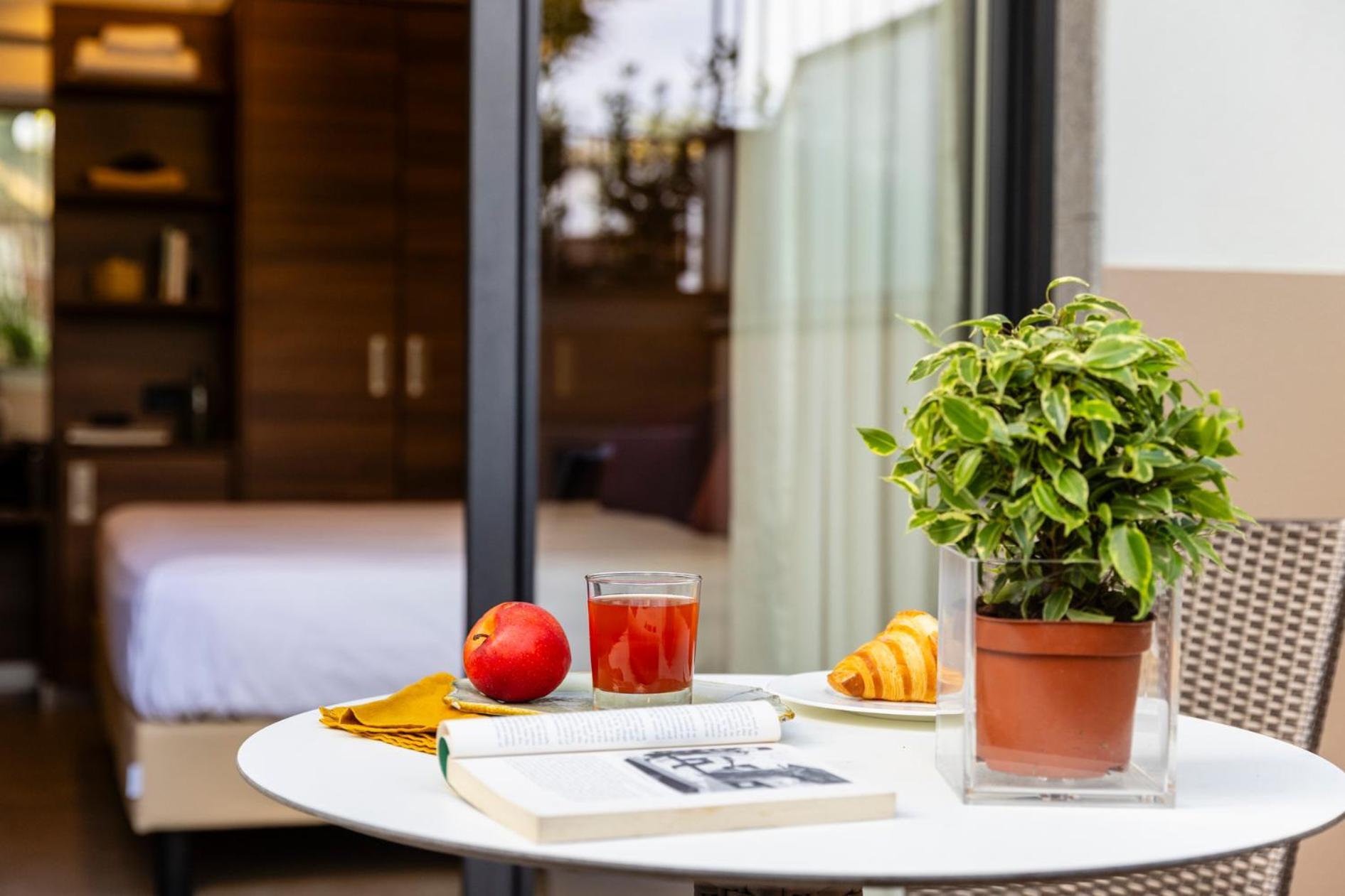 Adoro Hotel