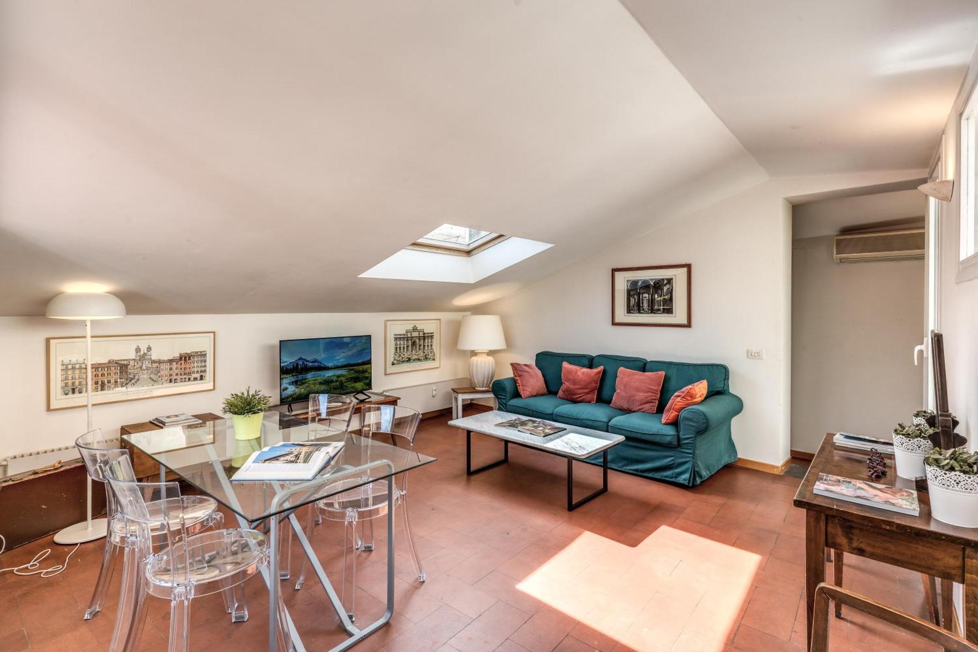 Floor Colosseum Apartment