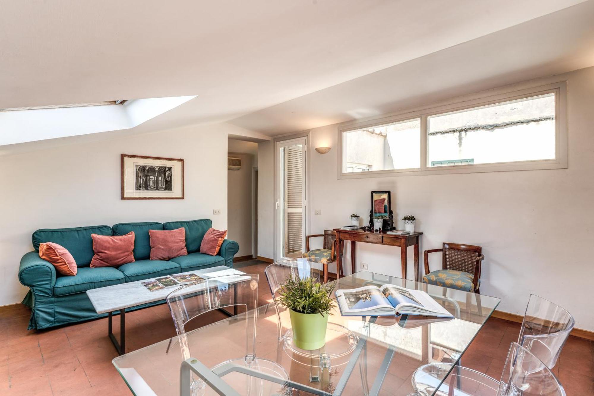 Floor Colosseum Apartment