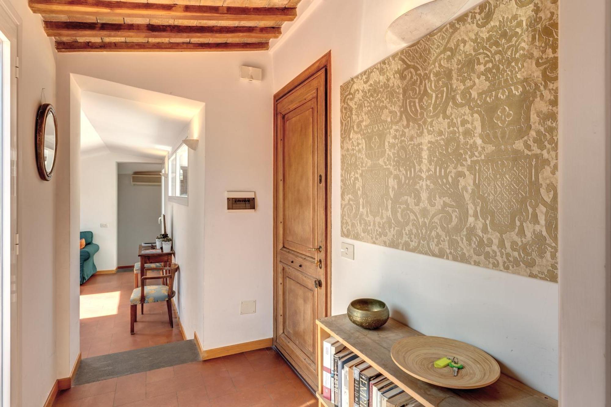 Apartment Floor Colosseum *