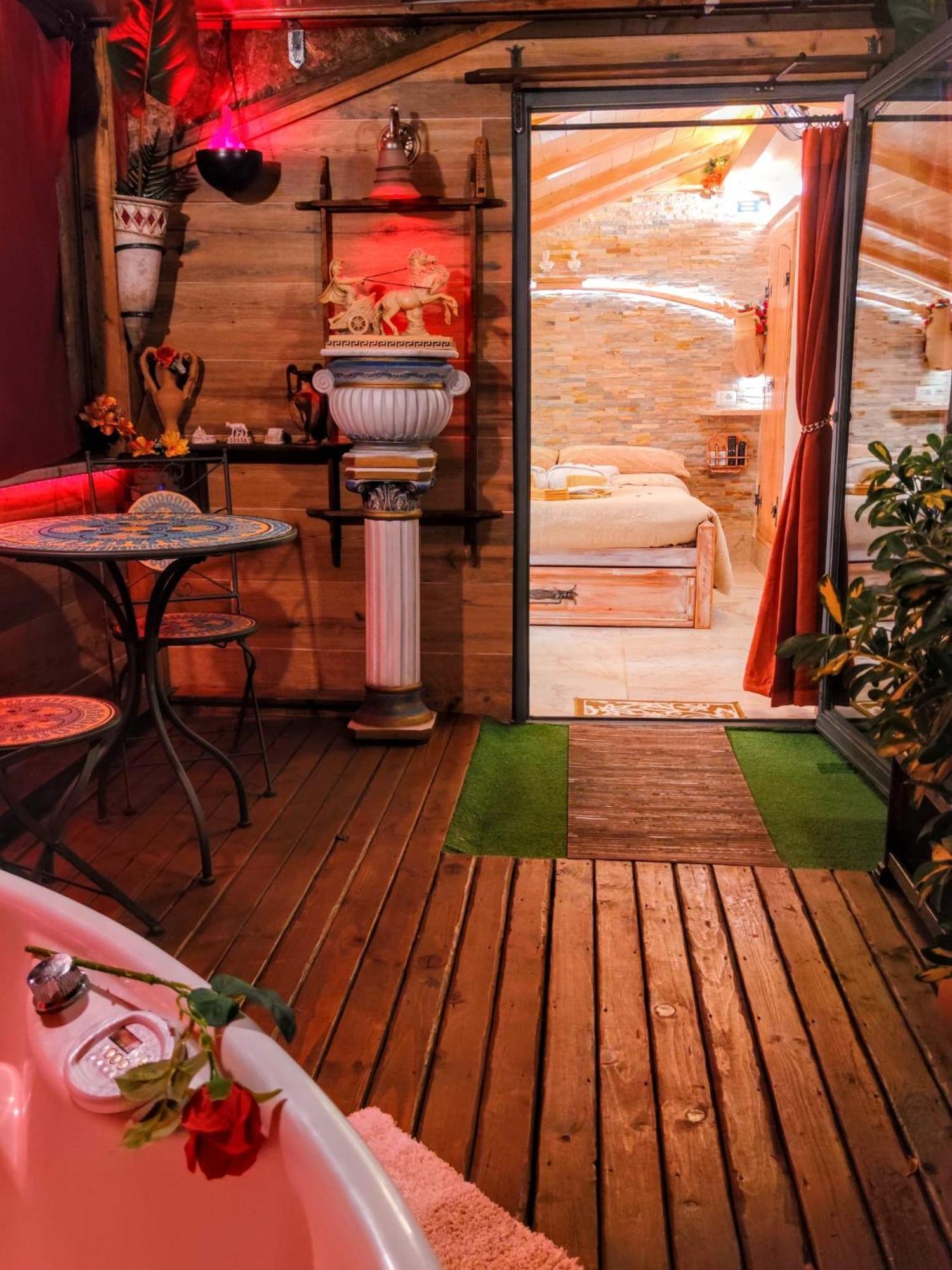 Domus Corneliae - Romantico Attico & Jacuzzi - Metro A Cornelia Rome