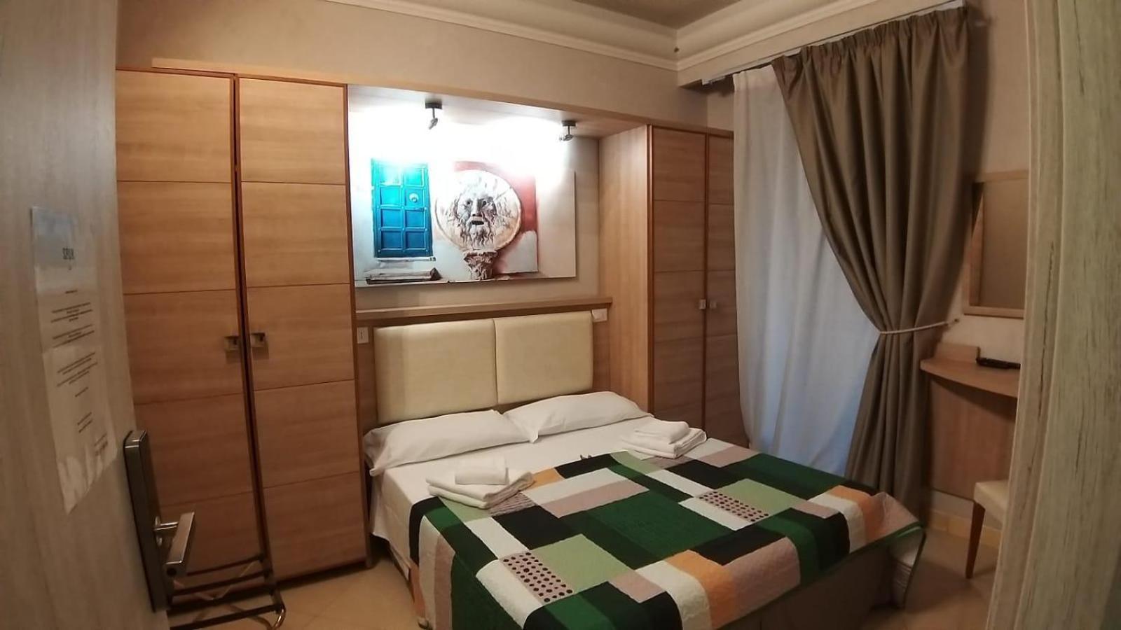 Spqr House Bed & Breakfast Roma