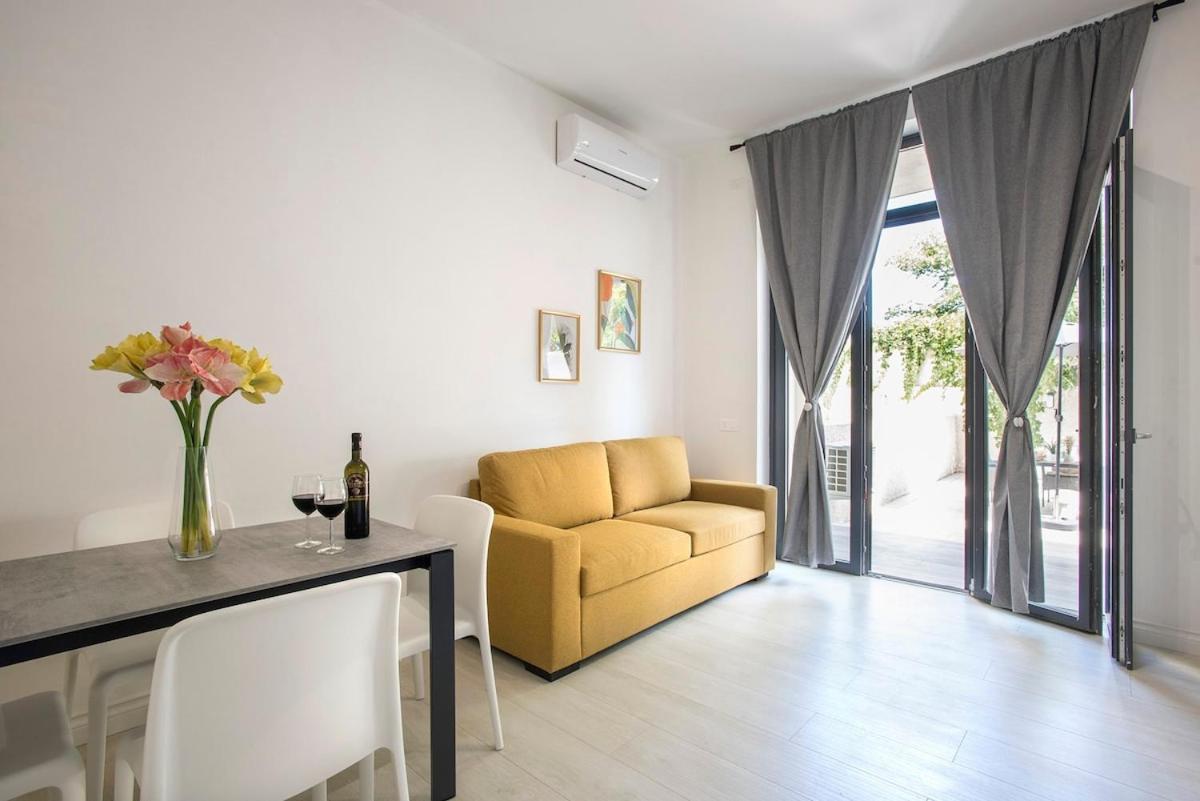 Urban Oasis With Patio For 5 Guests - Reserved Parking - Termini Roma