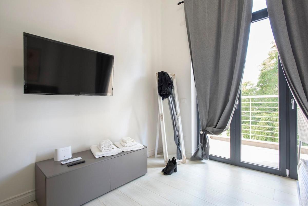 Urban Oasis With Patio For 5 Guests - Reserved Parking - Termini Appartamento *