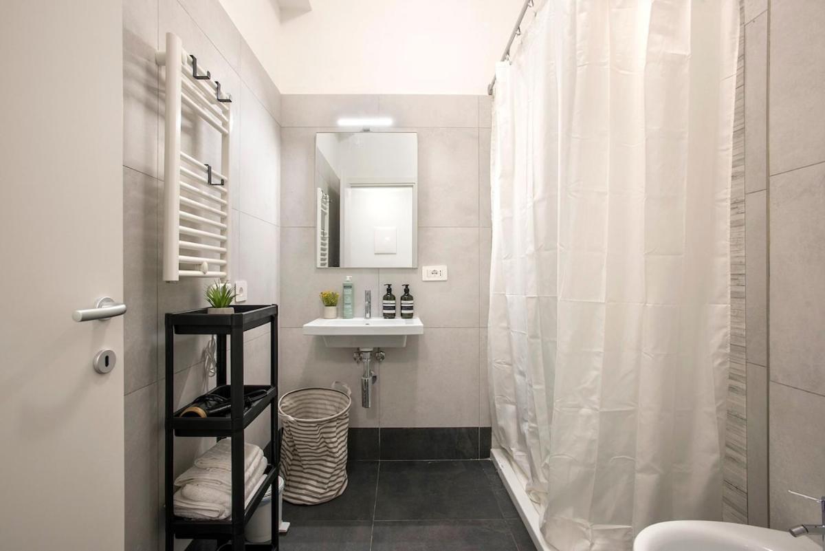 Urban Oasis With Patio For 5 Guests - Reserved Parking - Termini * Roma