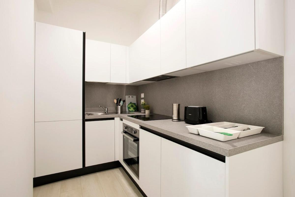 Urban Oasis With Patio For 5 Guests - Reserved Parking - Termini * Roma