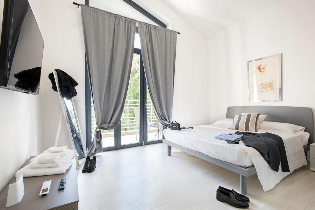 Urban Oasis With Patio For 5 Guests - Reserved Parking - Termini * Roma