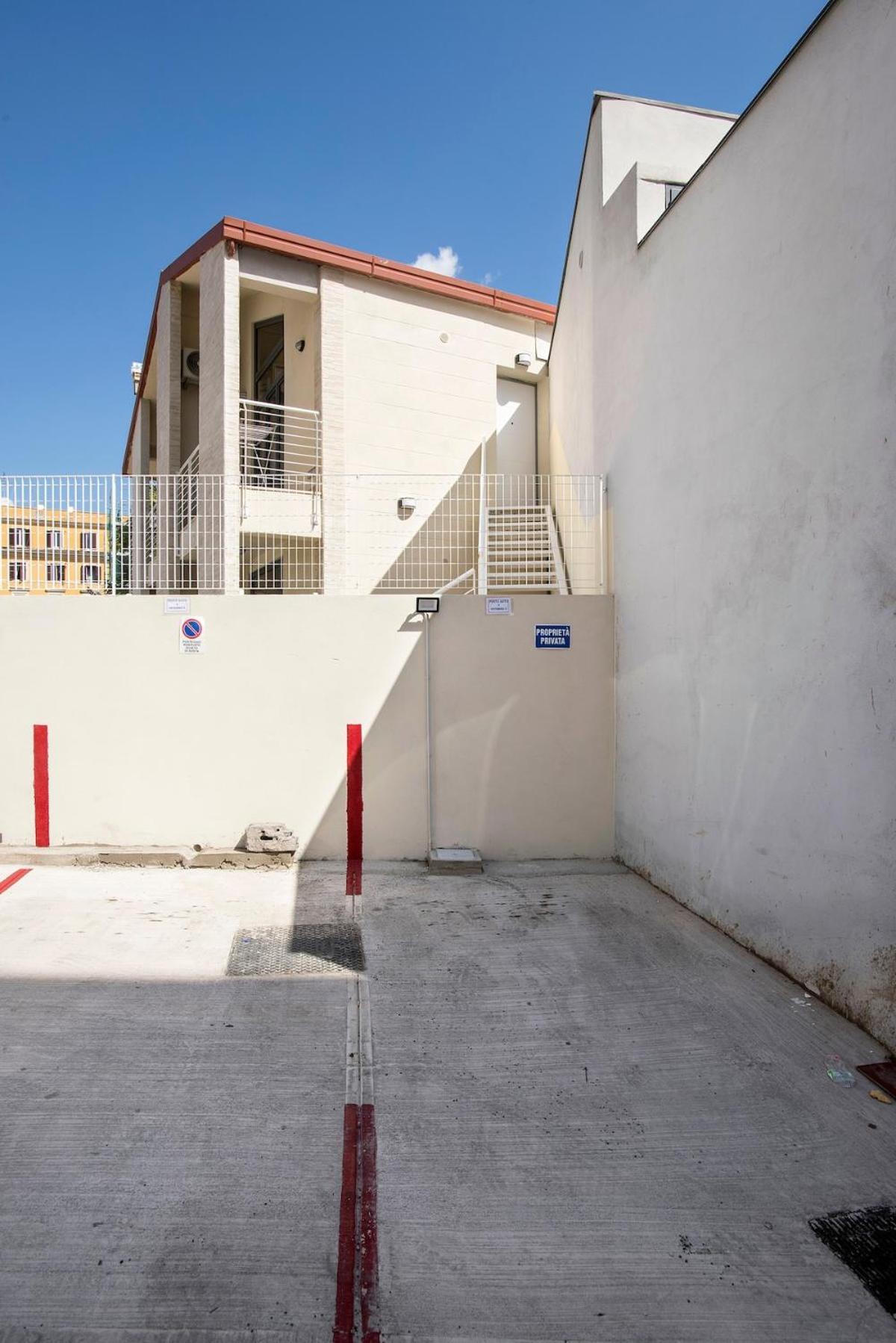 Urban Oasis With Patio For 5 Guests - Reserved Parking - Termini * Roma