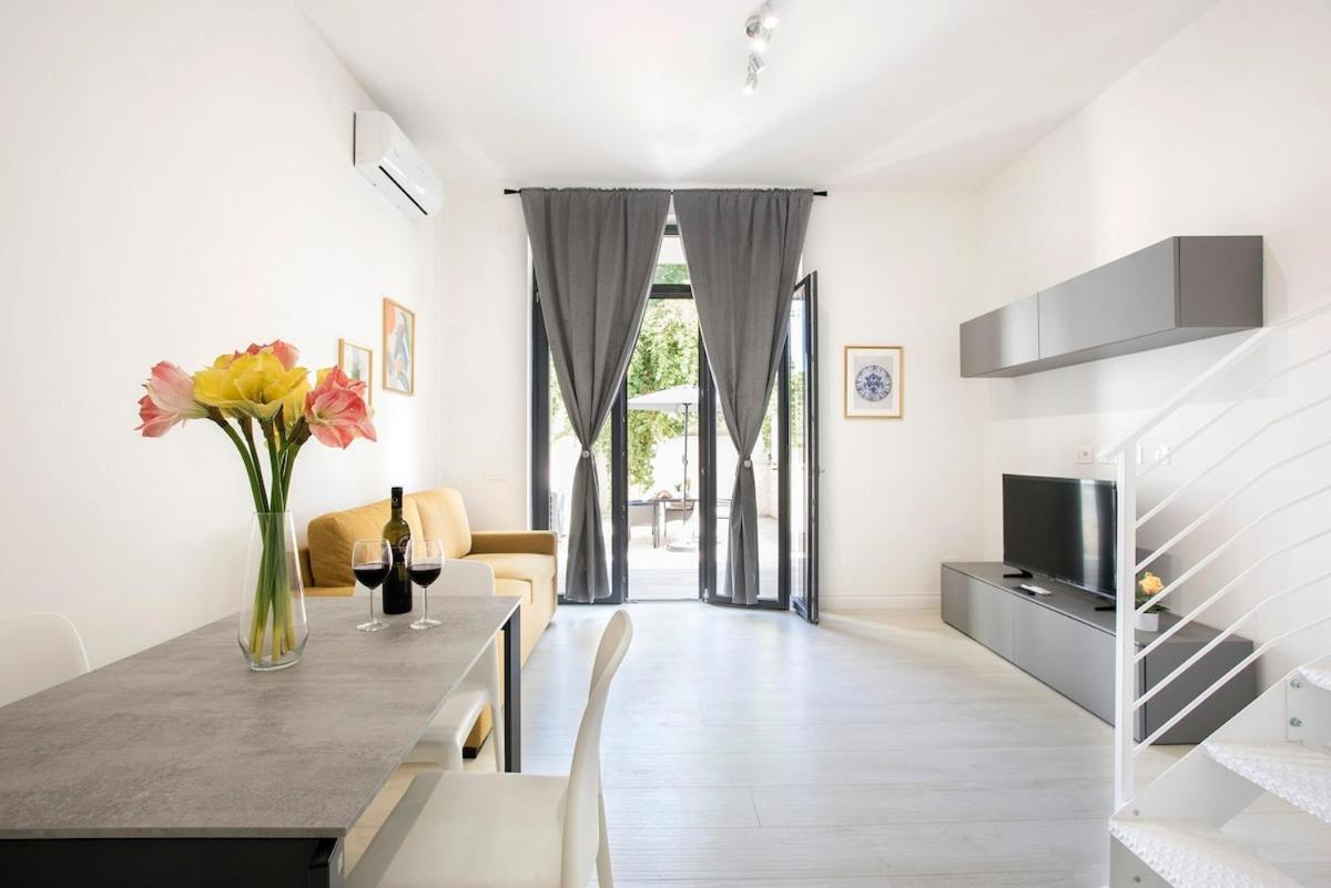 Urban Oasis With Patio For 5 Guests - Reserved Parking - Termini Appartamento Roma
