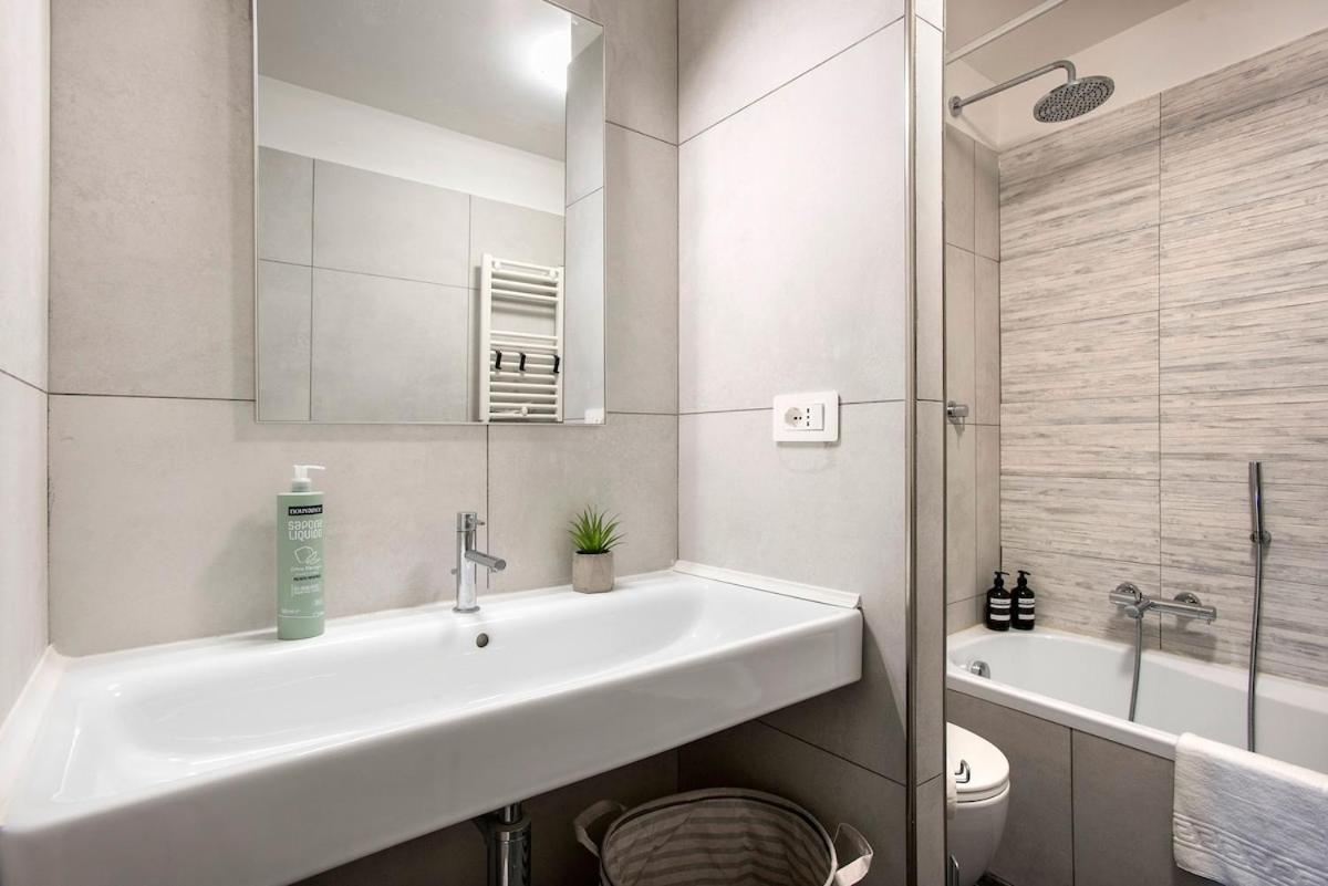 Urban Oasis With Patio For 5 Guests - Reserved Parking - Termini Appartamento Roma