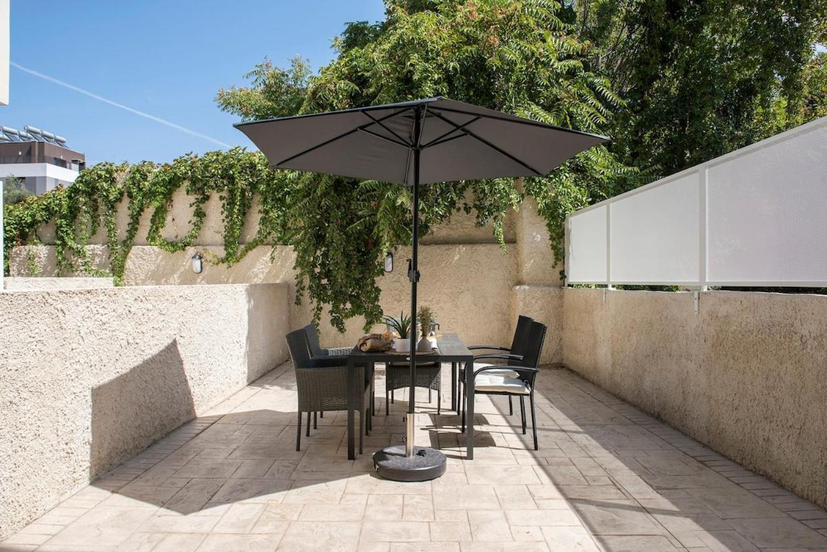 Urban Oasis With Patio For 5 Guests - Reserved Parking - Termini Appartamento