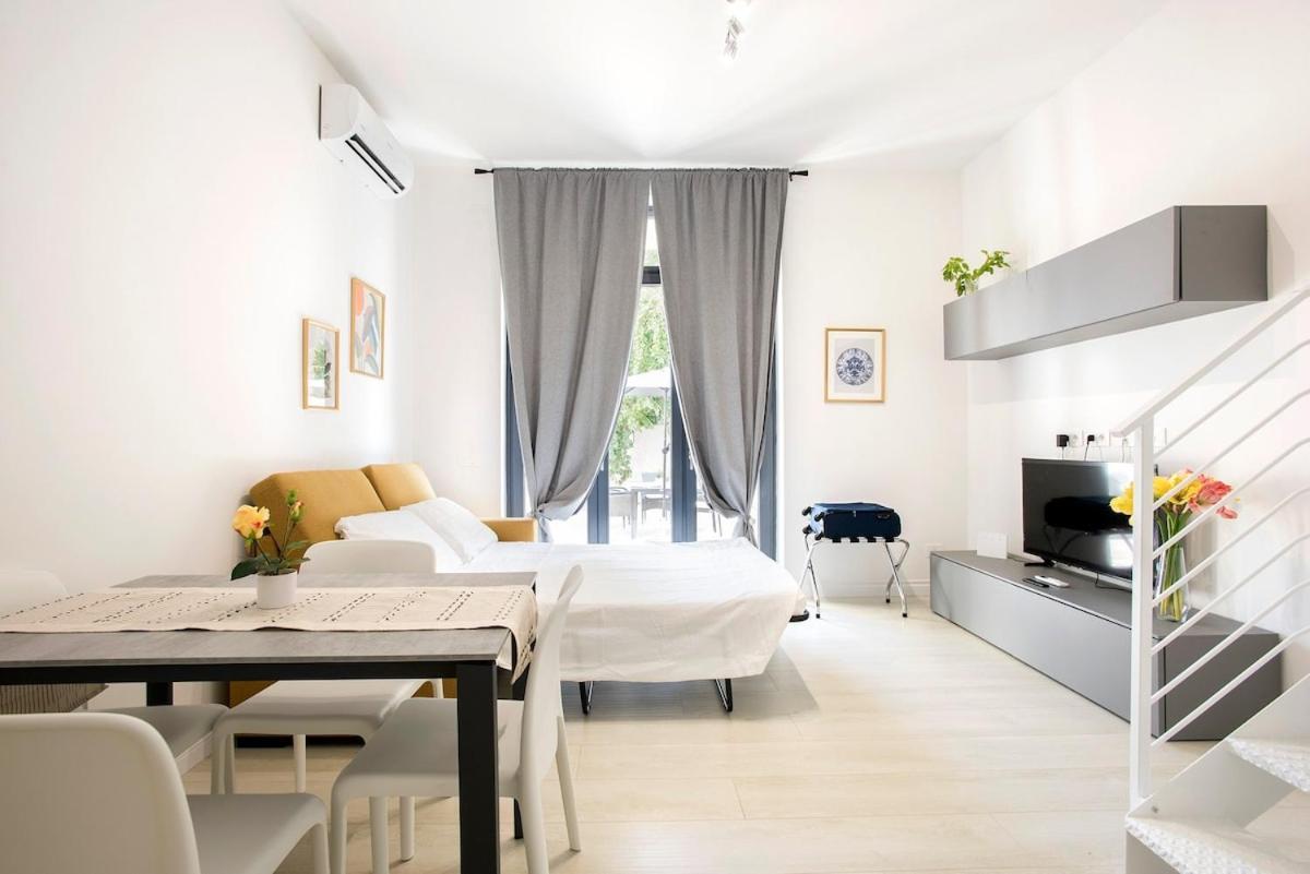 Urban Oasis With Patio For 5 Guests - Reserved Parking - Termini Appartamento Roma