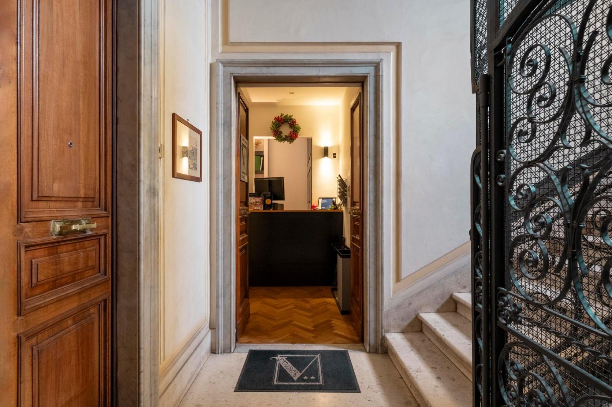 Vanity Navona Hotell 2*
