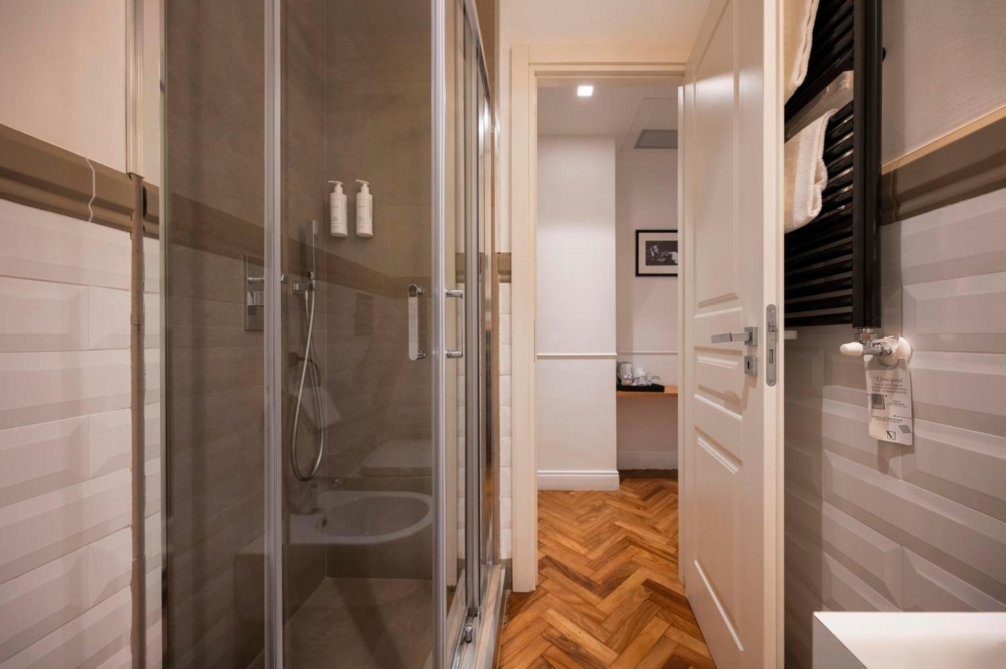 Vanity Navona Hotell 2*