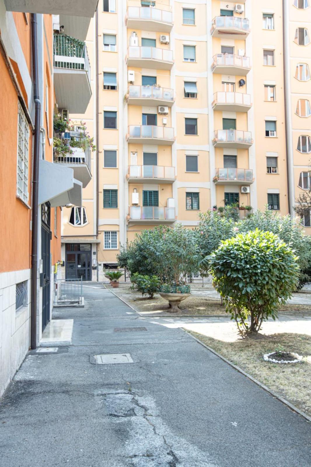 Aeterna - Metro A , 20 Min To The Center - Tourist Tax Included - Free Wi-fi * Roma