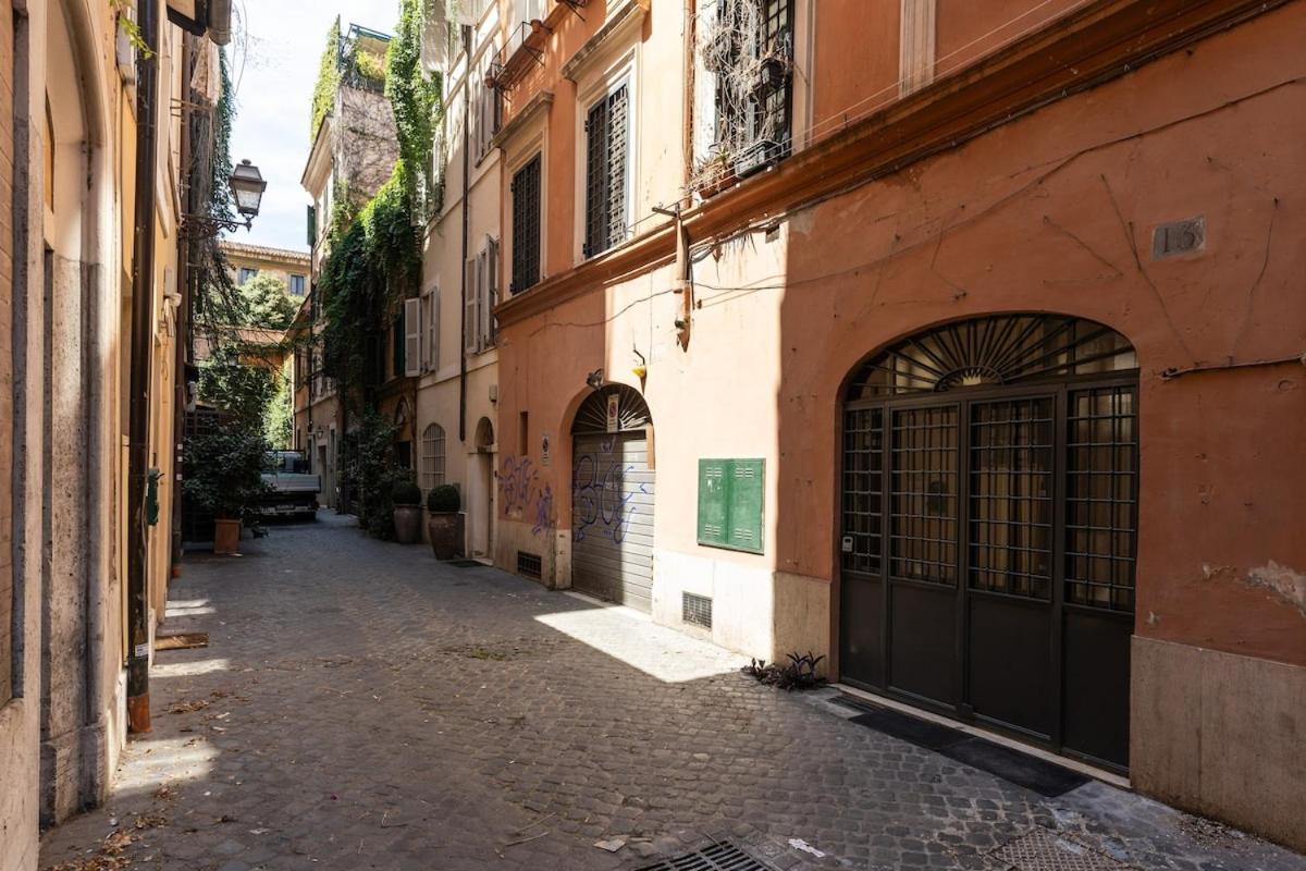 Vicolo Orsoline Piazza Spagna * Roma