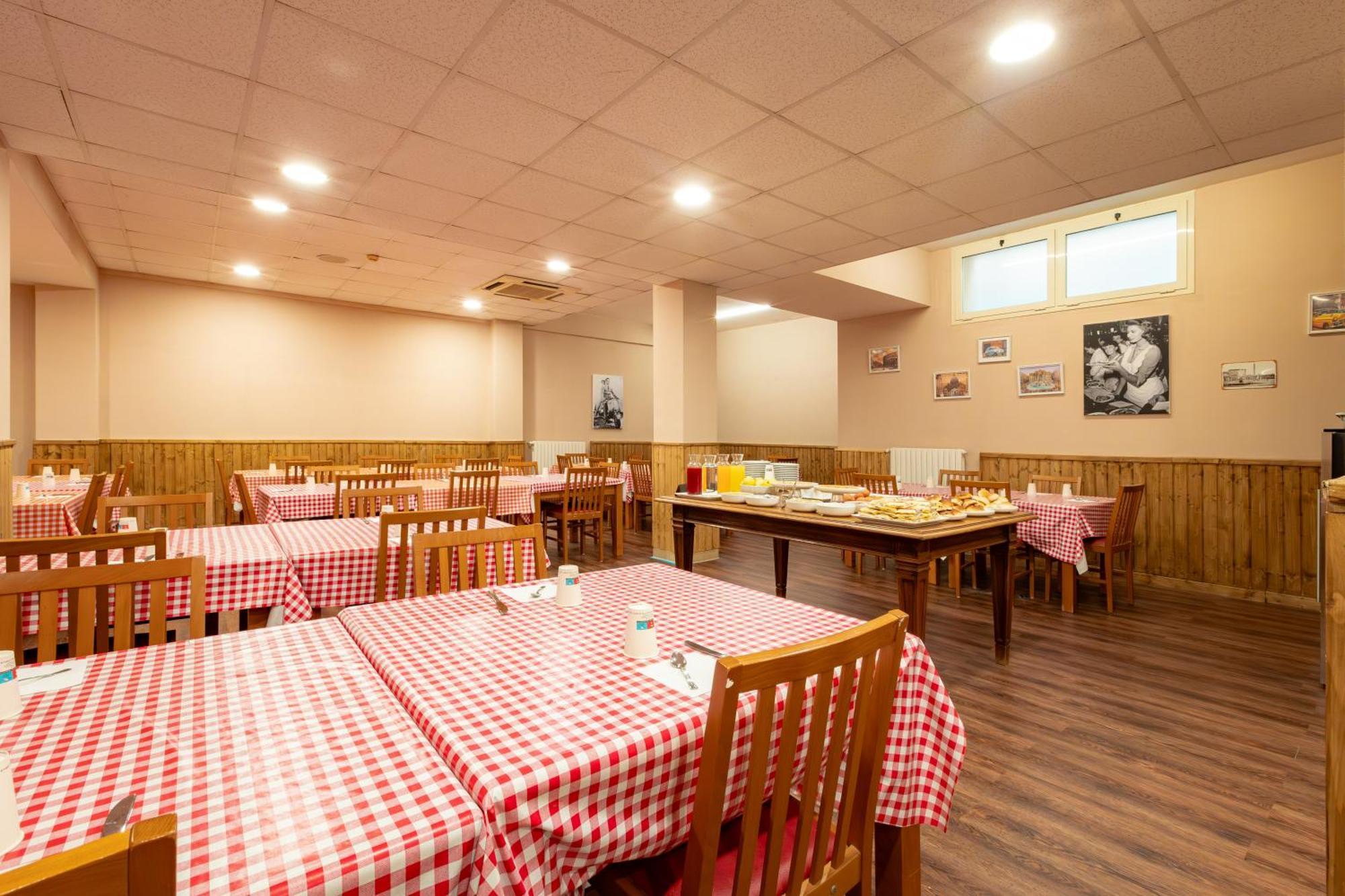 Hostal Ah Roma