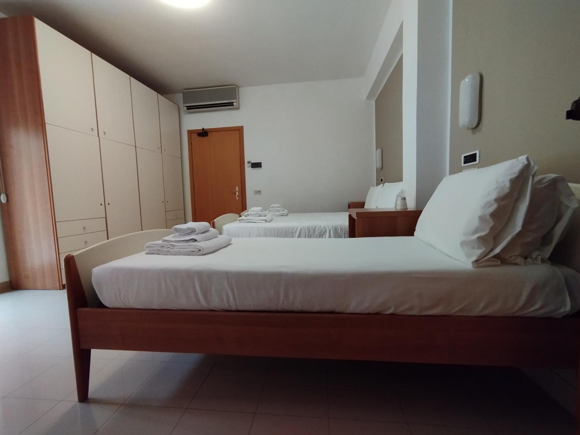 Hostal Ah Roma