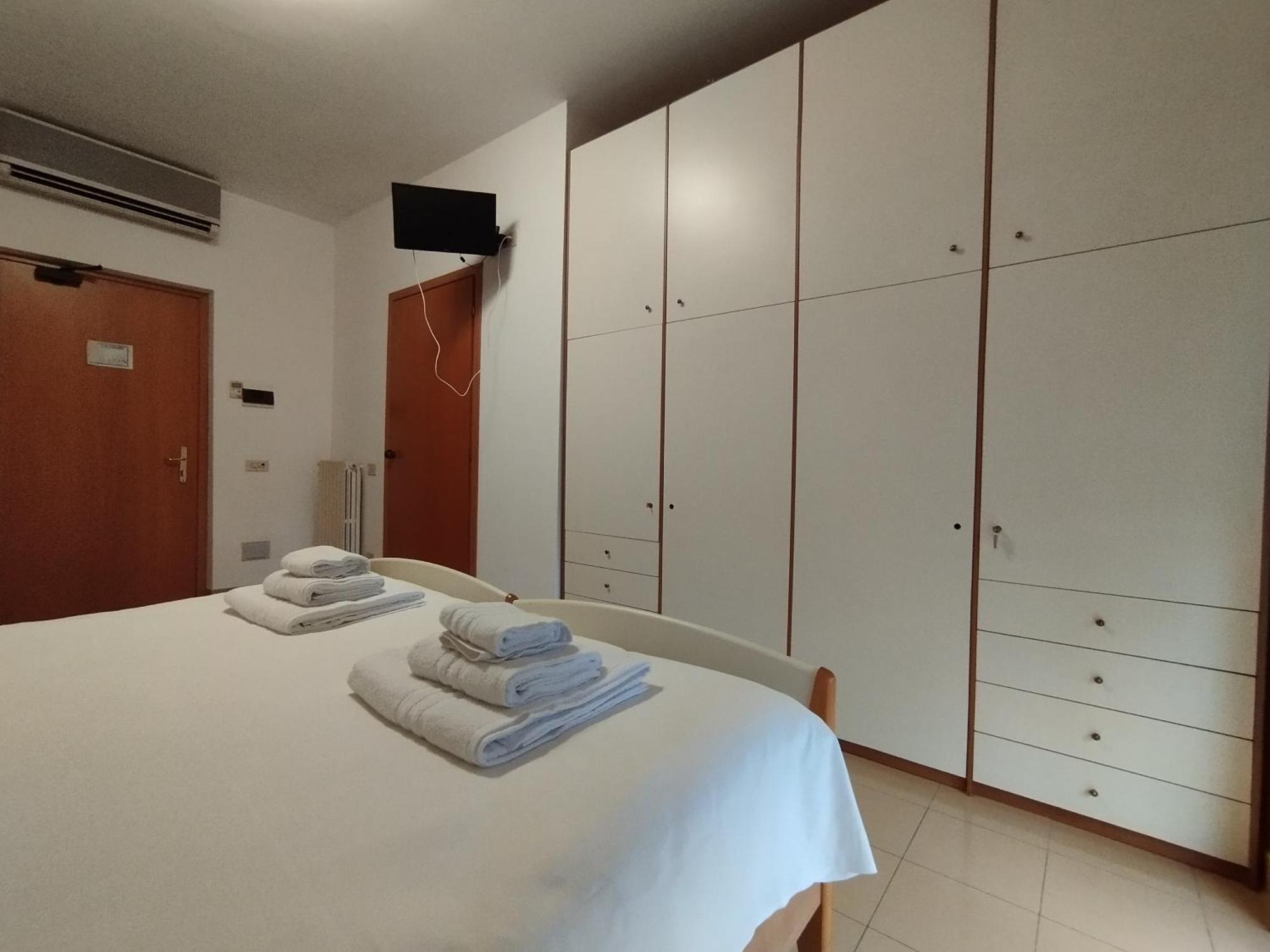 Hostal Ah *
