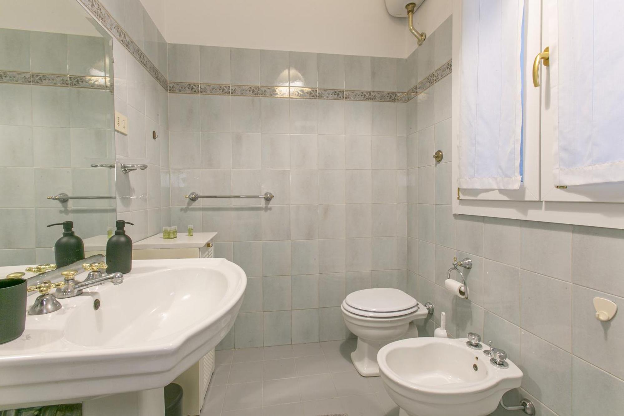 Modern 5 Minutes From Ponte Milvio Roma