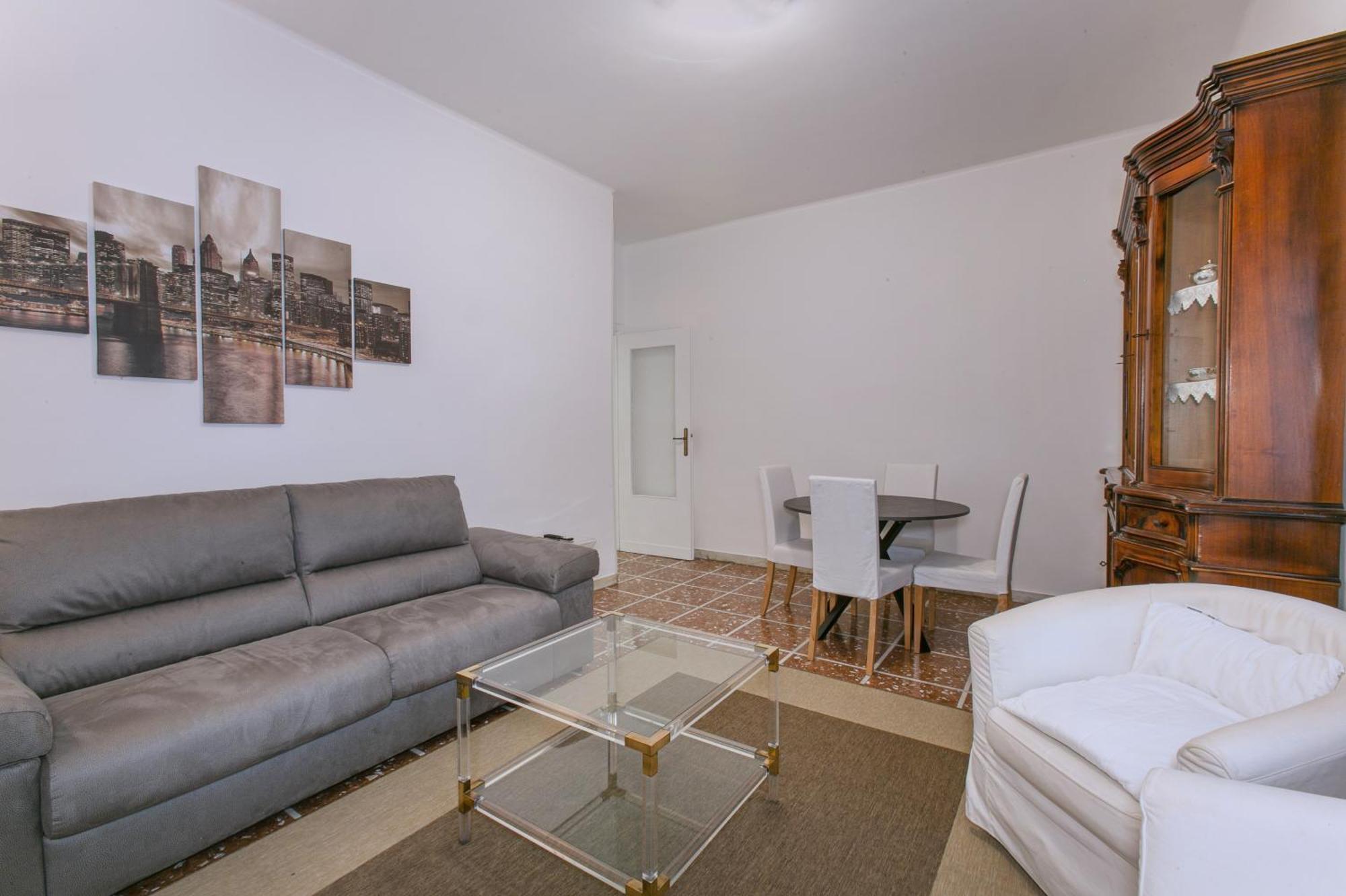 Modern 5 Minutes From Ponte Milvio Roma