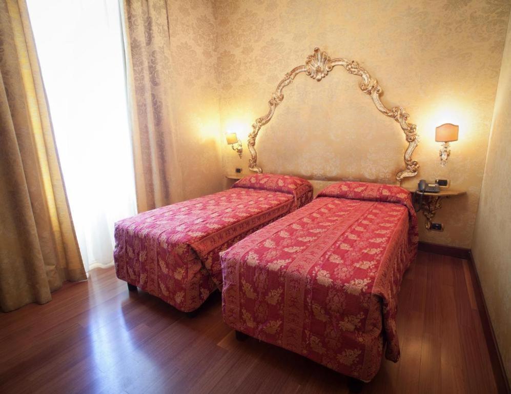 Des Epoques Hotel 3*